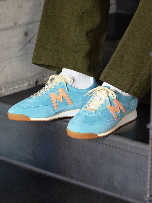 Mestari Delphiniu: Blue/Peach Fuzz