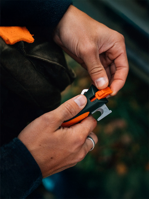 No.12 Explore Folding Knives with Tick Remover Tool: Orange