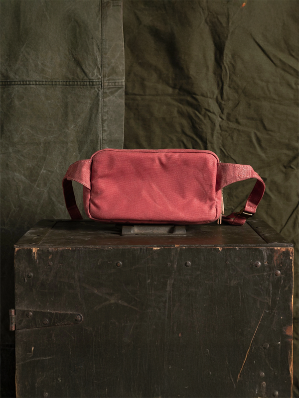 Pointer Crossbody Bag: Dusty Red